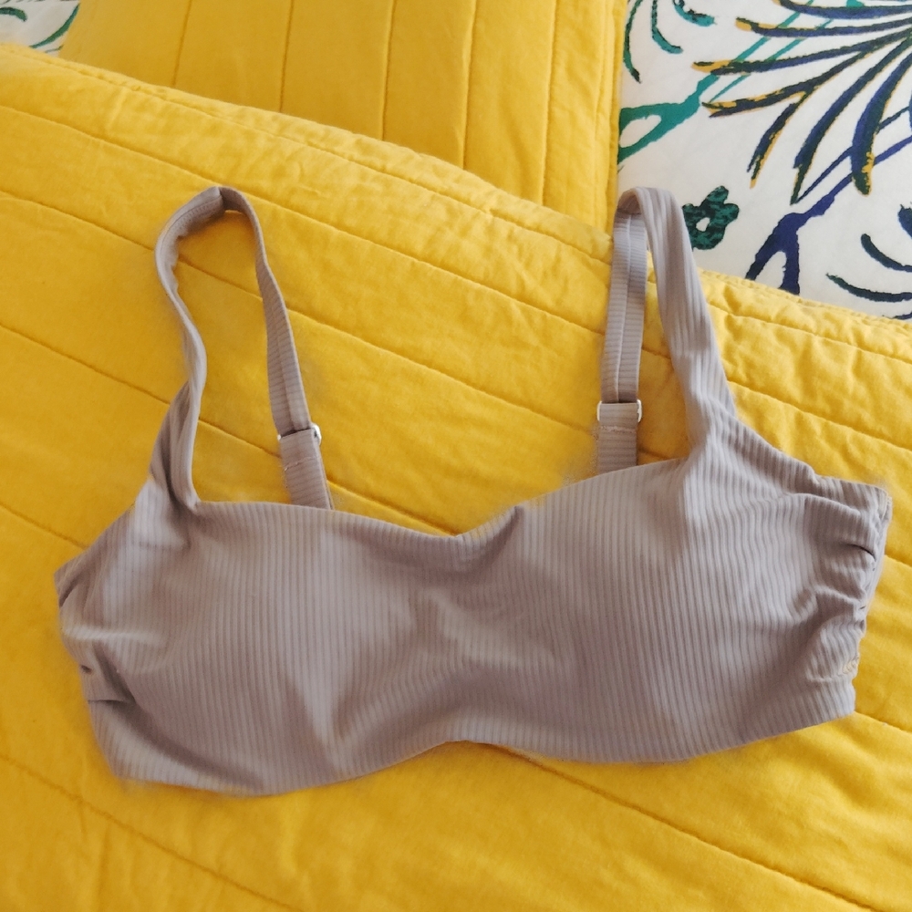 NWOT Athleta Gray Ribbed Bra Intimates